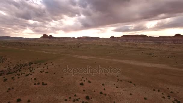 Redrock útesy a buttes v poušti Utah — Stock video