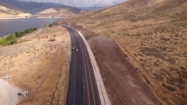 Cars drive through the construction zone — Stock Video