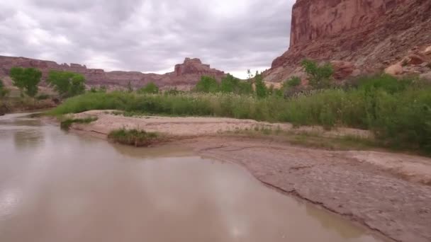 San Rafael flod i öknen Utah — Stockvideo