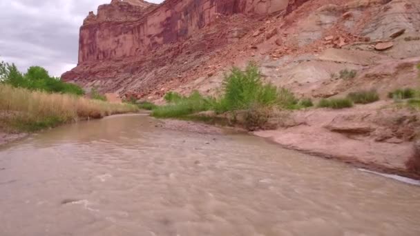 San Rafael flod i öknen Utah — Stockvideo