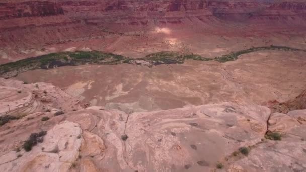 Klippen und Landzungen in der Wüste Utah — Stockvideo