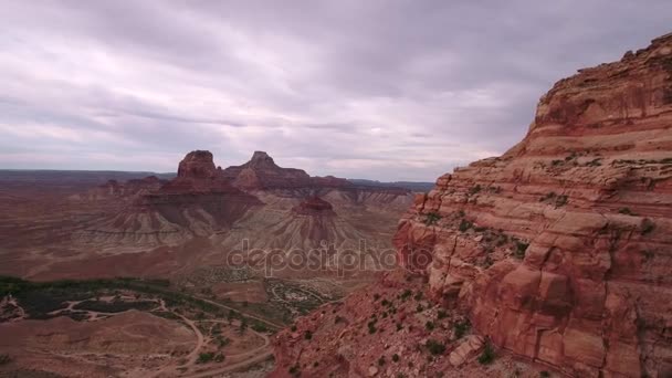 Redrock klippor och buttes i Utah öknen — Stockvideo