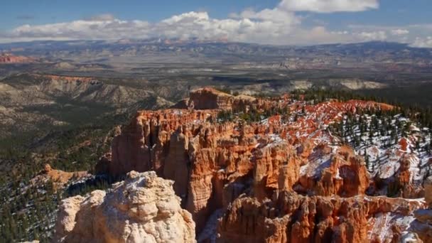 Bryce Canyon National Park in Utah with snow — Stock Video