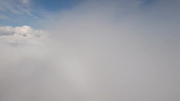 Nuvens bonitas no sol da manhã — Vídeo de Stock