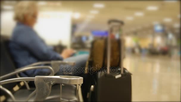 A traveler sitting in airport at night — Stock Video