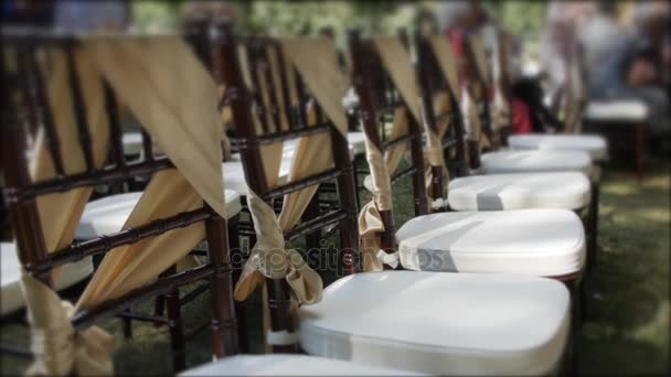 Chairs and people at a wedding ceremony — Stock Video