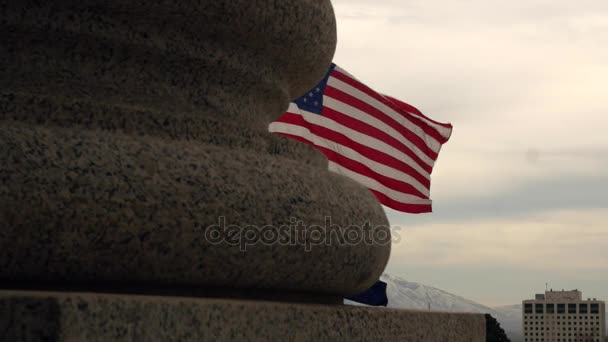 Vlajky na Utah State Capitol Building — Stock video