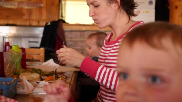 Family eating at restaurant — Stock Video