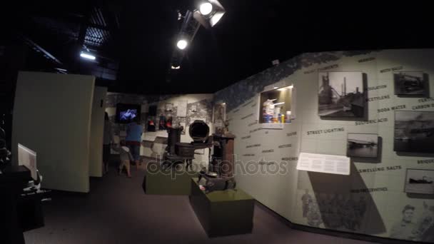 石炭鉱山博物館の中の家族 — ストック動画