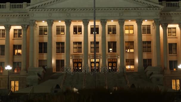 Bandeiras no Edifício do Capitólio do Estado de Utah — Vídeo de Stock