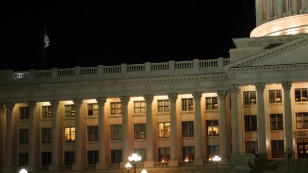 Vlaggen bij Utah State Capitol Building — Stockvideo