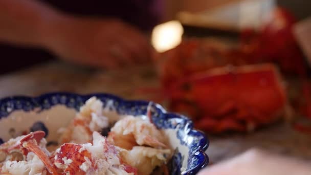 A family shells and prepares fresh lobsters — Stock Video