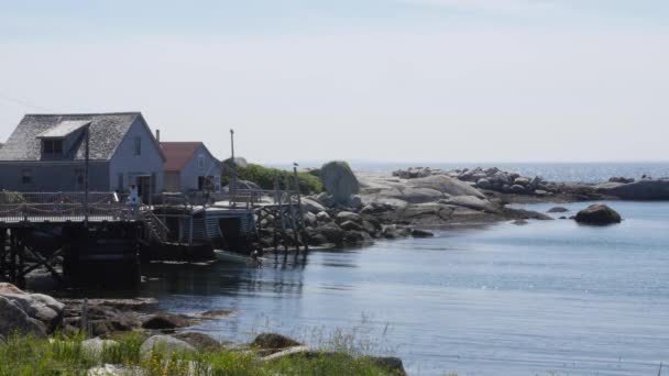 Egy gyönyörű tengerparti város, a Peggy Cove — Stock videók