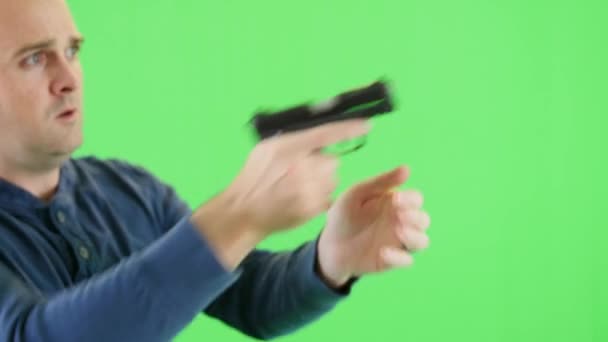 Man loading bullet into his 22 pistol — Stock Video