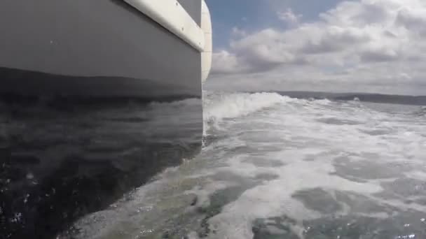 Великий рибальський човен — стокове відео