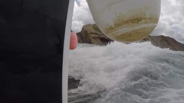 Gran barco de pesca de crucero — Vídeo de stock