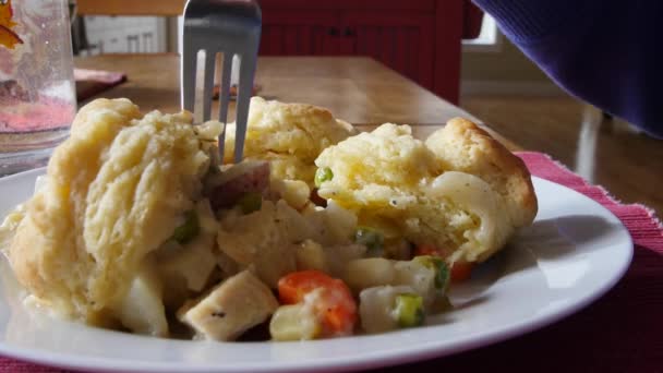 Man eating chicken pot pie made with biscuits — Stock Video