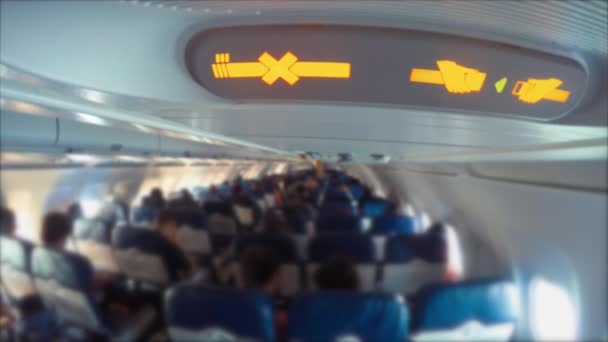 Viajantes voando em uma companhia aérea comercial — Vídeo de Stock