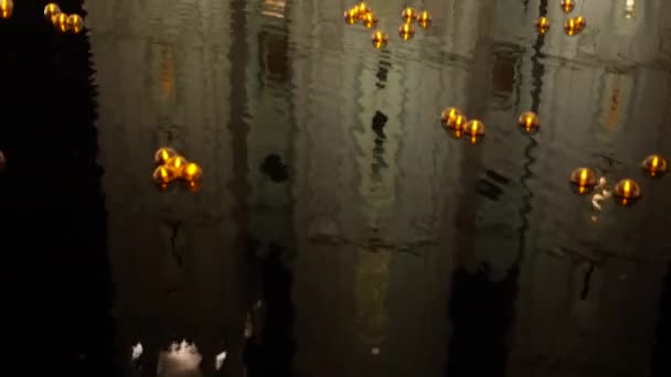 Une Famille Regarde Les Lumières Noël Sur Place Temple Salt — Video