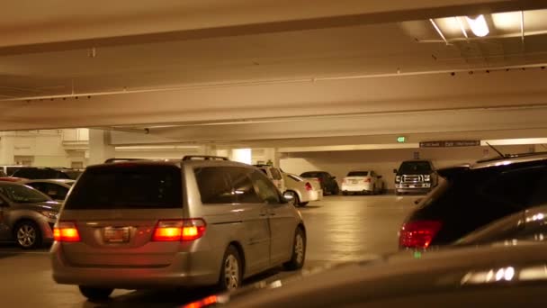 Подземная парковка — стоковое видео