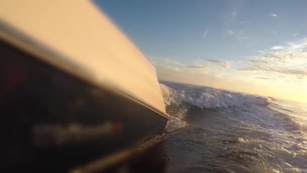 Grand bateau pendant le coucher du soleil — Video