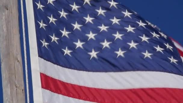 Amerikaanse vlag waait — Stockvideo