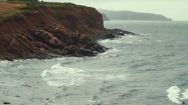 Rocky shore cliffs and the ocean water — Stock Video