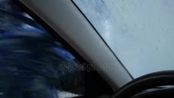 El interior del coche, ya que se limpia en el lavado de coches — Vídeo de stock