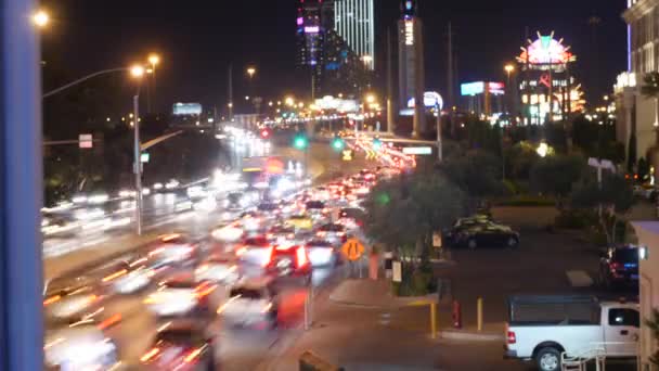밤에 라스베가스 스트립에서 교통 — 비디오