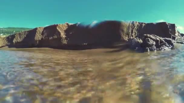 Water runs into the sandy ocean beach — Stock Video