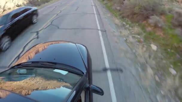 Auto přes Utah poušť — Stock video