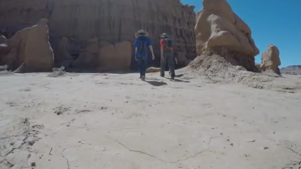 A family at hot Goblin Valley State Park — Stock Video