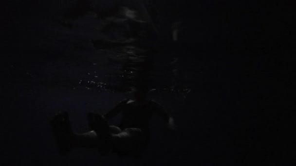 Woman swimming in dark cenote well — Stock Video