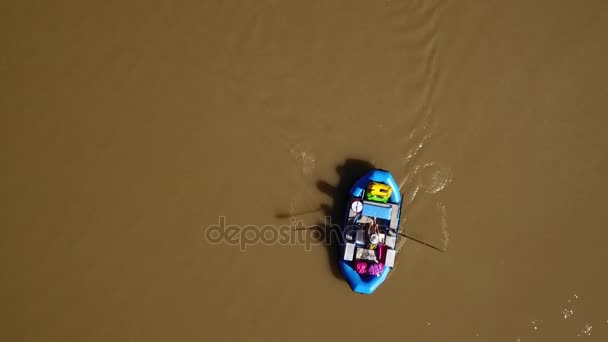 Male Floating Down Sungai Colorado — Stok Video