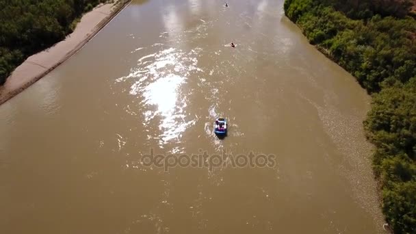 Рафтинг на реке Колорадо — стоковое видео