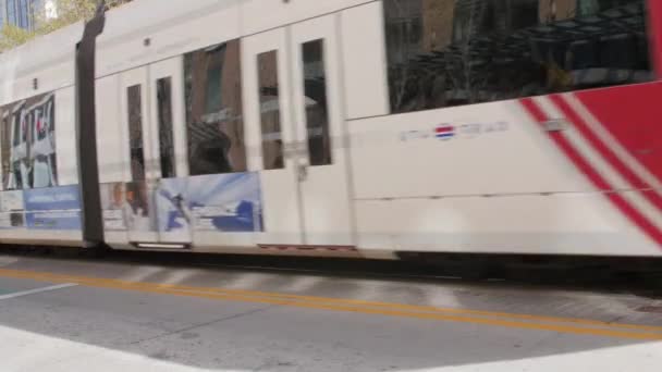 Amtrak trein passeert in Salt Lake City — Stockvideo