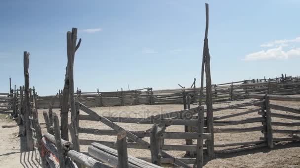 Старый деревянный загон в пустыне Юта — стоковое видео