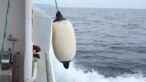 Filmación de un gran barco pesquero — Vídeos de Stock