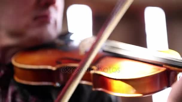 Cowboy spielt Geige — Stockvideo