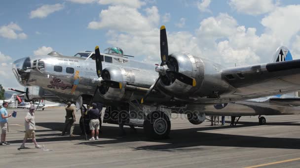 Editorial a B17 bomber at a World War 2 — Stock Video