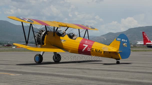 Editorial a biplane at a World War 2 — Stock Video