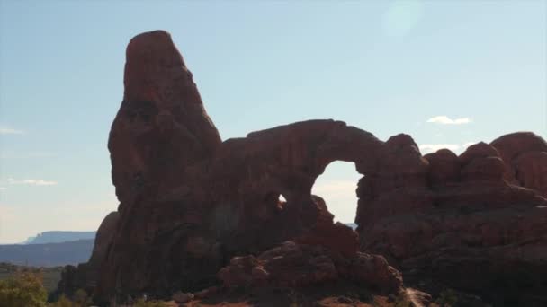 Arco de torreta en el Parque Nacional Arches — Vídeos de Stock