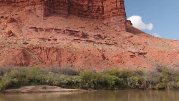 Семья на реке Колорадо — стоковое видео