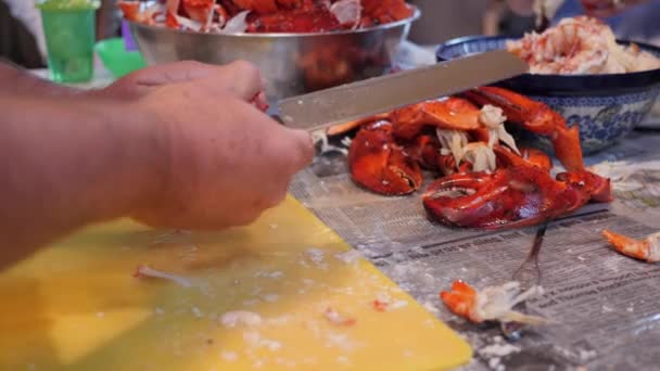 Pessoas que preparam lagosta — Vídeo de Stock