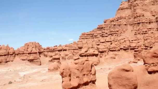 Rotsformaties in goblin valley state park — Stockvideo