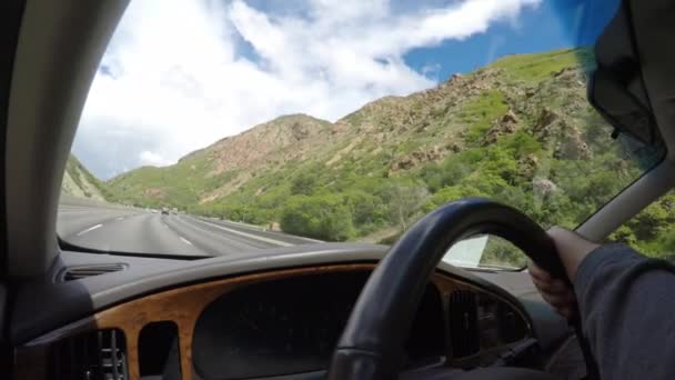 Interiérové řidičské auto do kaňonu — Stock video