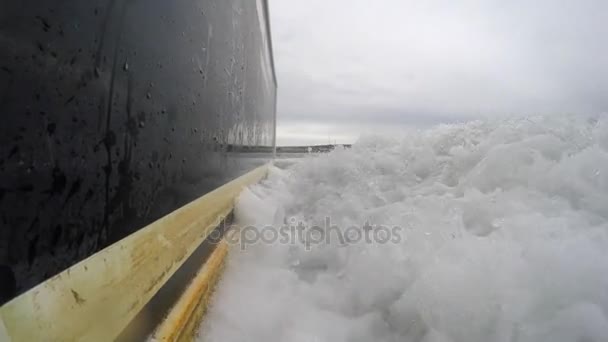 Filmagem de um grande barco de pesca — Vídeo de Stock