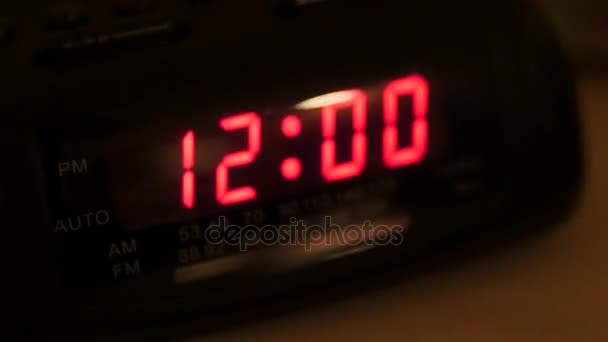 Rack focus alarm clock that has been reset — Stock Video