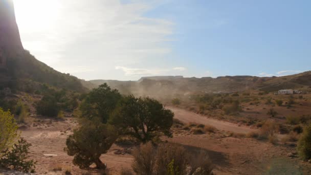 砂漠の道で運転車のタイムラプス — ストック動画