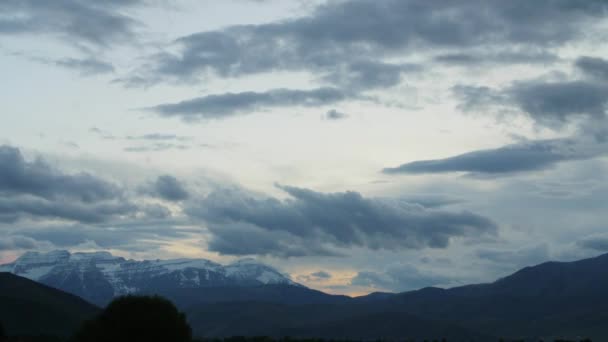 上面一条山脉的暴风云 — 图库视频影像
